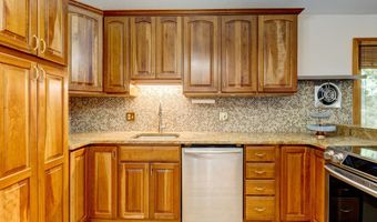 15 Brookridge Dr, Avon, CT 06001