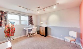 2819 N Kennicott Ave, Arlington Heights, IL 60004