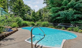 10 Crest Rd, Danbury, CT 06811