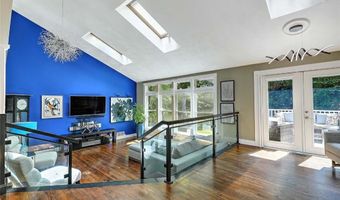 138 Jenckes Hill Rd, Lincoln, RI 02865