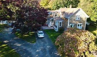 101 County Rd, Barrington, RI 02806