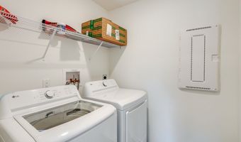 677 Crossings Ln, Akron, OH 44320