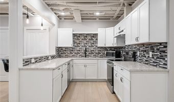 435 Dunwoody Dr, Aurora, OH 44202