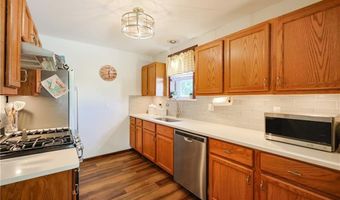 8 Lawrence St, Cumberland, RI 02864