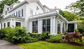 446 Bellevue Ave 6, Newport, RI 02840