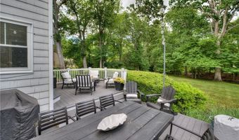 22 Pine Top Rd, Barrington, RI 02806