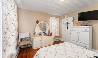 77 Fales St, Central Falls, RI 02863