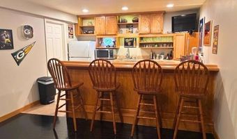 3167 LAKEVIEW Dr, Suamico, WI 54173