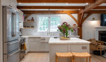 8 Twixt Rd, Cornwall, CT 06753