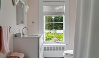 124 Harrison Ave, Newport, RI 02840