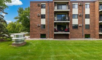 4 Pine Tree Dr 233, Arden Hills, MN 55112