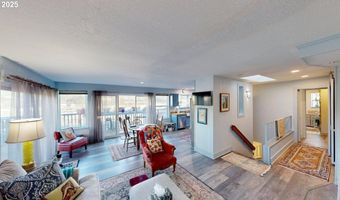 222 DEL NORTE Ln 8, Brookings, OR 97415