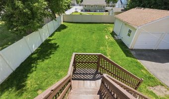 7 Penndale Dr, Amityville, NY 11701