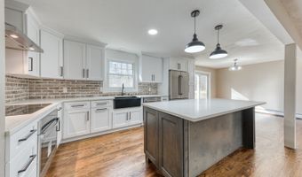 825 Old Hartford Rd, Colchester, CT 06415