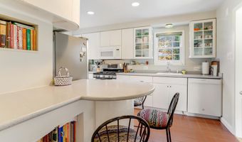 2700 N DINWIDDIE St N, Arlington, VA 22207
