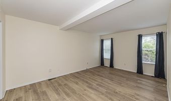 716 Reinke Rd, Ballwin, MO 63021