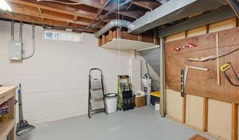 1061 Western Dr, Ann Arbor, MI 48103