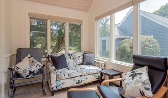 318 Corey Ln 318, Middletown, RI 02842