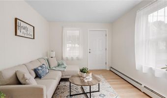 63 Prospect St, Lincoln, RI 02838