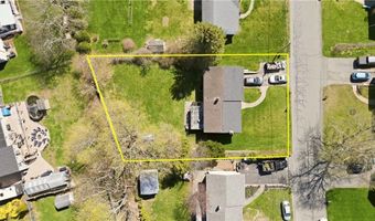 37 Squantum Dr, Middletown, RI 02842
