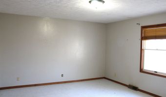 880 W Mashie Ct, Angola, IN 46703