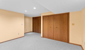 711 OLSON Ave F, Appleton, WI 54914