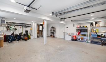26 Leawood Dr, Cranston, RI 02920