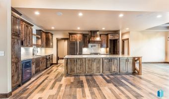 2816 E Sunflower Cir, Brandon, SD 57005