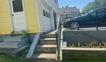 28 Charles St, Belfast, ME 04915