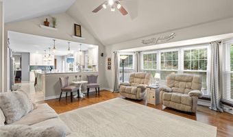 1233 Red Oak Plantation Dr, Ballwin, MO 63021