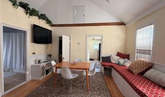 25 Marsh St, Newport, RI 02840
