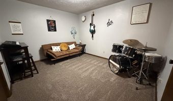 330 Fairview Dr, Aurora, NE 68818