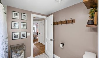 36 Henrietta St, Amsterdam, NY 12010