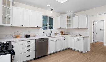 5117 Don Rodolfo Dr, Carlsbad, CA 92010
