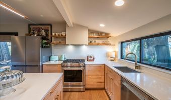 390 4TH St SW, Bandon, OR 97411