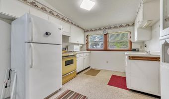 66 Gingles Dr, Arnolds Park, IA 51331