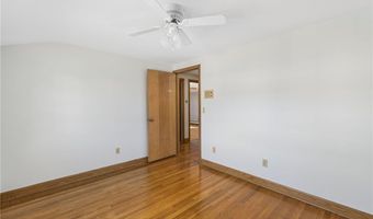 28 Hybrid Dr, Cranston, RI 02920