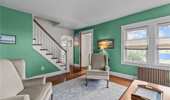 129 Bliss Mine Rd, Newport, RI 02840