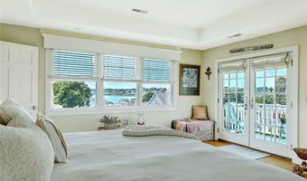 33 Withington Rd, Narragansett, RI 02882