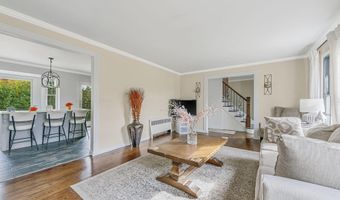 50 Mole Pl, Amityville, NY 11701