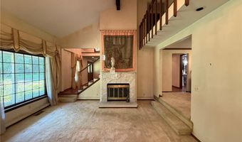 6400 Juniper Dr, Amherst, OH 44001