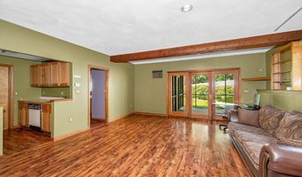 8 Horseshoe Dr, Acton, MA 01720