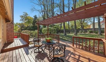 302 Fox Hollow Woods Dr, Ballwin, MO 63021