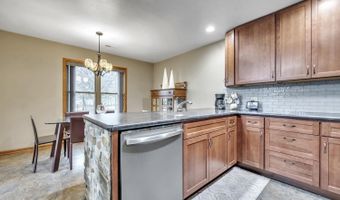 352 Emerald Dr, Arnolds Park, IA 51331