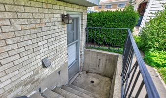 89 S Clarendon Ave, Addison, IL 60101