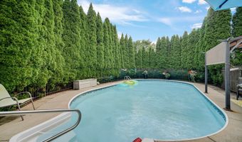 5 Lancaster Ct, Algonquin, IL 60102