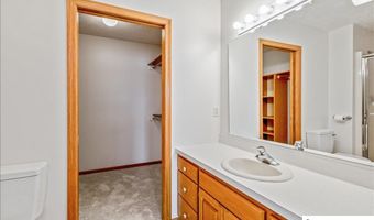 803 Clearwater Cir, Beatrice, NE 68310