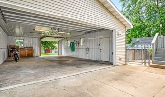 29 W Main St, Amboy, IL 61310