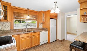 67 Vancouver Ave, Warwick, RI 02886
