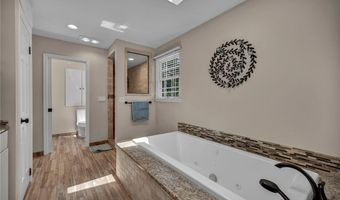 561 Willard Rd, Aurora, OH 44202